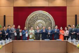 加强越南国会秘书处、办公厅与柬埔寨参议院秘书处的合作关系