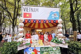 越南各地土特产亮相2023年大使馆嘉年华
