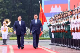 越南政府总理范明政主持仪式 欢迎柬埔寨首相对越南进行正式访问