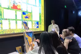  多感官互动灯光体验梵高艺术展首次亮相越南