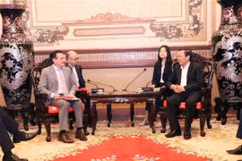 胡志明市与英国阿斯利康集团促进合作