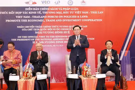 越南国会主席王廷惠出席越泰促进经贸投资合作政策和法律论坛