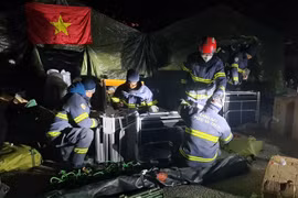 越南公安部救援队开始在赴土耳其进行灾后救援工作