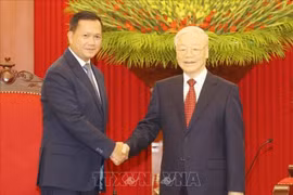 越共中央总书记阮富仲会见柬埔寨首相洪玛奈