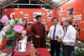 “胡志明遗产——汇聚信心点亮未来”展开幕