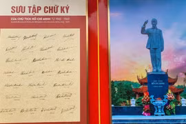 “1945-1969年阶段胡志明主席笔迹和签名集”展览会在广宁省姑苏岛开展