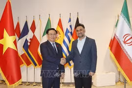 国会主席王廷惠与伊朗创新与技术之家领导举行工作会谈