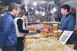 越南中部和西原地区各省市“一乡一品产品”交易会在河内举行