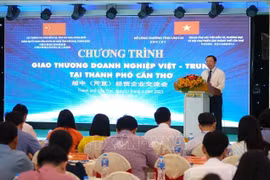 越中经贸企业交流会在芹苴市举行