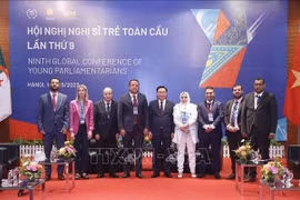 越南国会主席王廷惠会见阿尔及利亚国民议会副议长Monder Bouden
