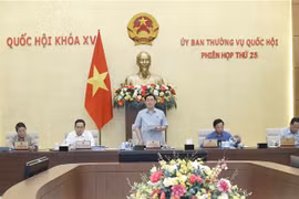国会主席王廷惠主持国会常务委员会第25次会议开幕式