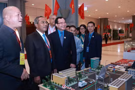 越南工会推动与老挝和古巴工会关系日益深入务实且有效发展