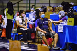 泰国专家提议每年接种流感和新冠疫苗