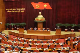 越共中央政治局会见前党和国家领导人