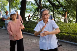 越南国家主席向1025名百岁公民致祝寿贺卡