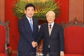 越共中央总书记阮富仲会见韩国国会议长金振杓