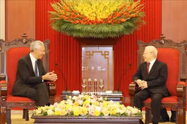 越共中央总书记阮富仲会见新加坡总理李显龙