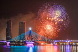 岘港市为2023年岘港市国际烟花节做好充分的准备工作