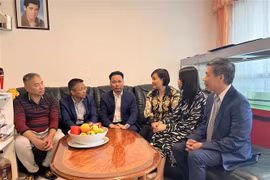 越南荣军烈士日76周年：看望慰问旅居德国烈士家属