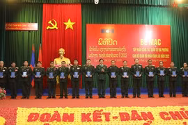为老挝人民军干部开设的地方军事工作培训班落下帷幕
