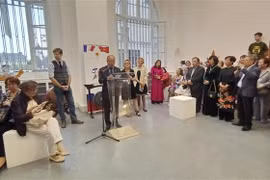 “越南色彩”美术展在法国巴黎举行 