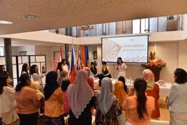 向东盟国家和国际友人推介越南的美食