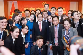 越南政府总理范明政会见旅日越南人社群