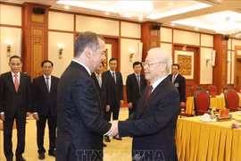 越共中央总书记阮富仲同统俄党主席、俄罗斯联邦安全会议副主席梅德韦杰夫举行会谈