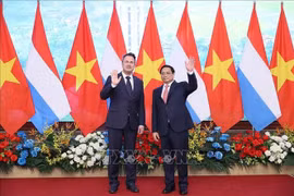 卢森堡大公国首相格扎维埃·贝泰尔结束对越南的正式访问
