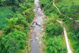 探索广治省达克容美景