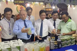 全国多地土特产亮相宁顺南中部地区工贸展销会