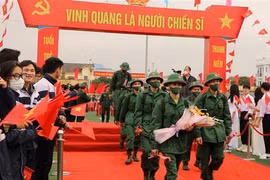 全国各地举行新兵入伍欢送仪式 成千上万新兵满腔热血奔赴军营