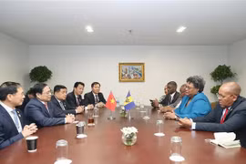 越南政府总理范明政会见巴巴多斯和蒙古国等多国总理