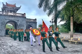 奠边省为在老挝牺牲越南志愿军烈士遗骸举行安葬仪式