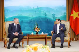 范明政总理会见经济合作与发展组织秘书长