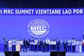 越南大学生在寻求湄公河现代河流监测技术竞赛中获得两项二等奖