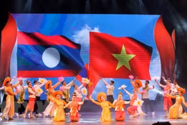 政府总理范明政对老挝进行正式访问：进一步促进越老两国之间的合作