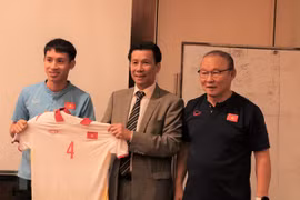 越南驻印尼大使谢文聪为朴恒绪师徒加油助威