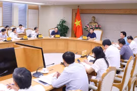 尽快建成国家就业服务中心和国家房产交易所