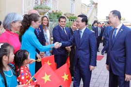 越南国家主席武文赏与越南侨胞和意大利友人会面