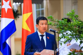 菲德尔·卡斯特罗总司令首次访越50周年：纪念典礼暨图片展在河内举行