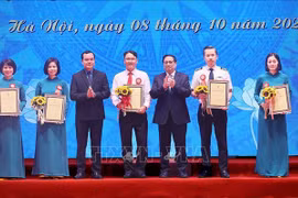 越南政府总理：弘扬勤劳创新克服困难的传统 建设强大繁荣的越南