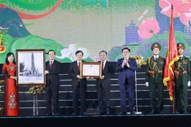 越南国会主席王廷惠出席荣市建市60周年暨凤凰中都设立235周年纪念活动