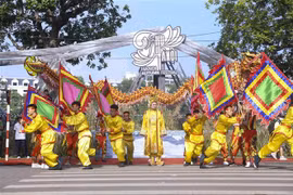河内秋季狂欢节在还剑湖步行街举行
