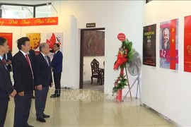 越共建党93年：老挝媒体盛赞越南共产党的发展成就