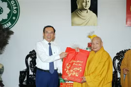 胡志明市领导在部分宗教场所开展春节走访慰问活动