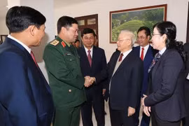 阮富仲总书记率团视察太原省