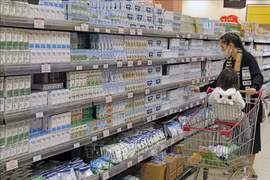 2023年前2月全国社会消费品零售和服务收入总额同比增长13%