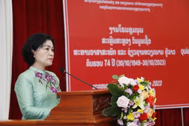 援老越南志愿军和专家传统日74周年纪念集会在老挝举行