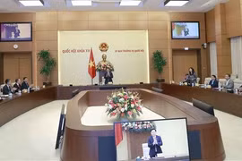 越南国会主席王廷惠会见越南驻外使团团长